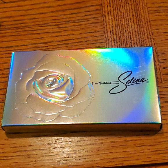 Mac Selena La reina eye shadow kit